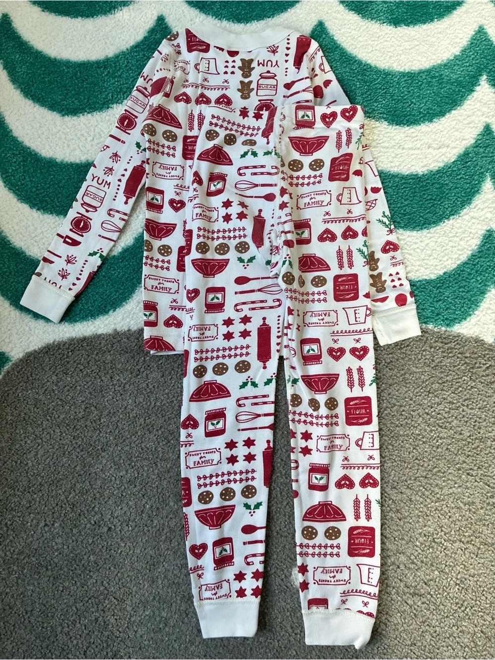 Hanna Andersson Christmas Baking Pajamas (Cream/Red) Size 6-7